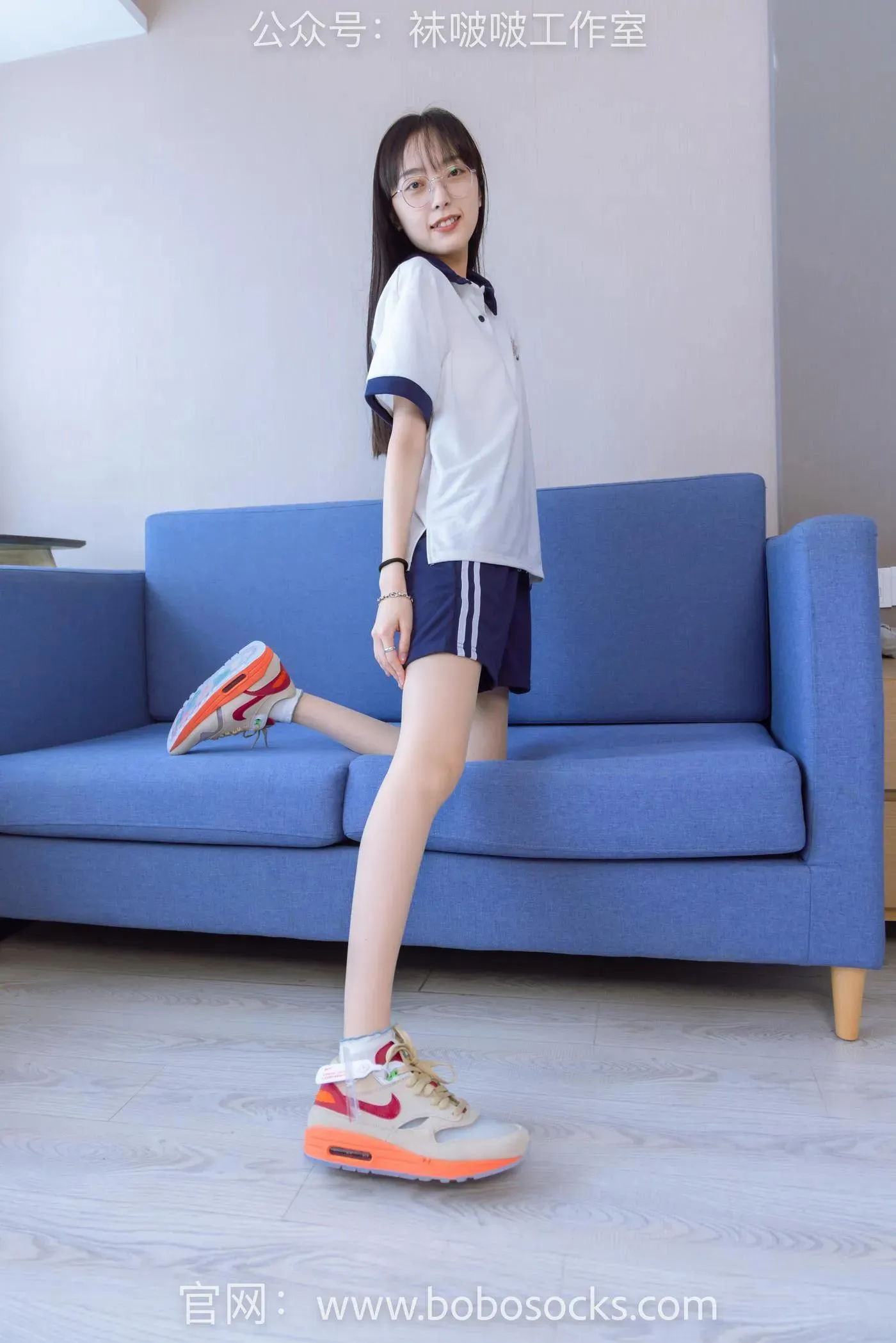 [BoBoSocks袜啵啵]NO.118 稚予-运动鞋、白棉袜、肉丝、踩小熊玩偶 [140P]插图5